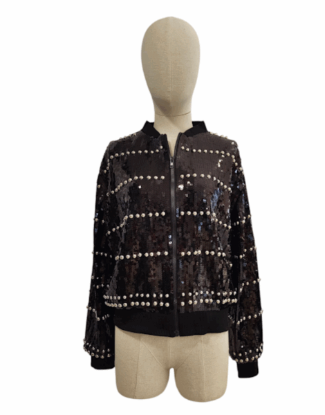 Chaqueta bomber negra de lentejuelas con apliques metálicos
